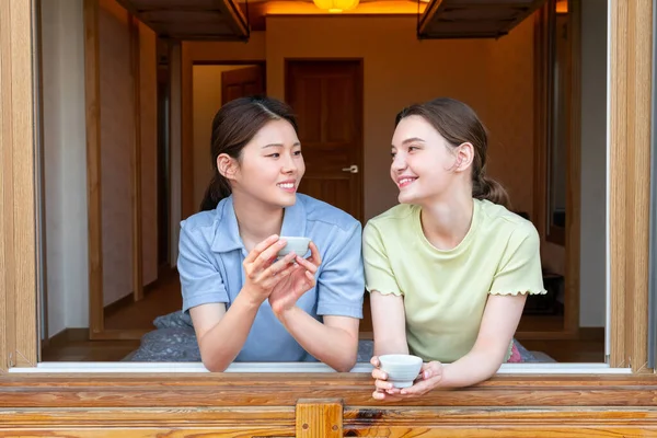 Experience Hanok, Korean traditional house_Korean and Caucasian girls drinking tea