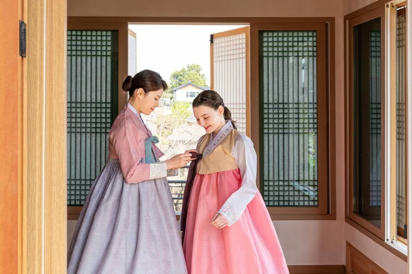Korean Caucasian Girls Wearing Hanbok Korean Traditional Clothes — Fotografia de Stock