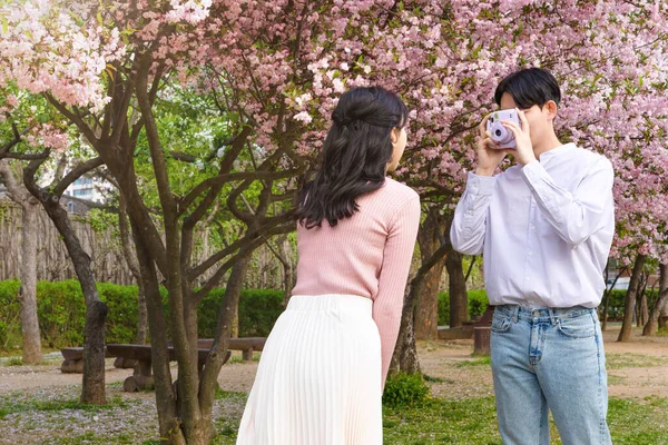 Korean Asian Couple Enjoying Spring Date_Holding Flowers — 图库照片