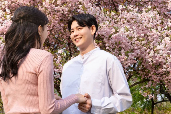 Korean Asian Couple Enjoying Spring Date_Holding Hands — ストック写真