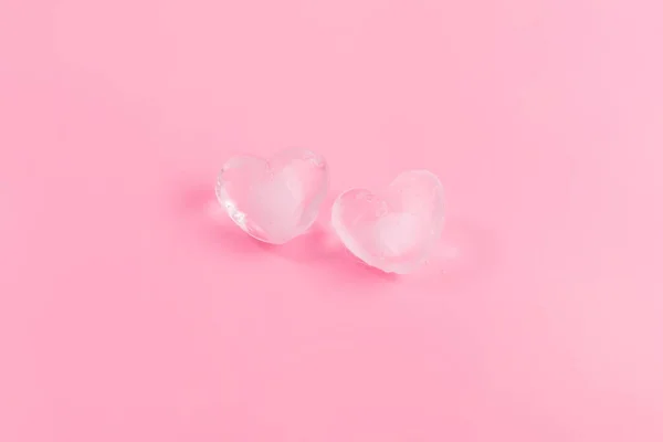 Creative Summer Photo_Heart Shaped Ice Pink Background — Fotografia de Stock