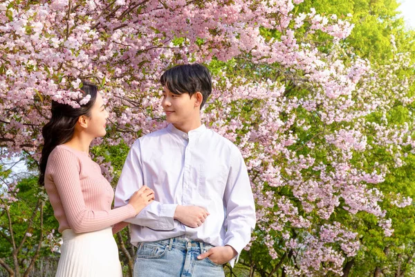 Korean Asian Couple Enjoying Spring Date_Happy Vibe —  Fotos de Stock