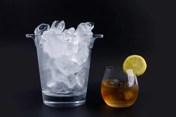 Summer Background_Bucket Filled Ice Liquor Glass — Zdjęcie stockowe