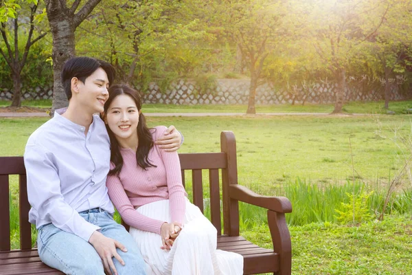 Korean Asian Couple Enjoying Spring Date_Sitting Bench — 스톡 사진