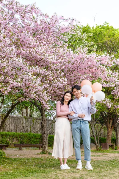 Korean Asian Couple Enjoying Spring Date_Happy Vibe — 스톡 사진