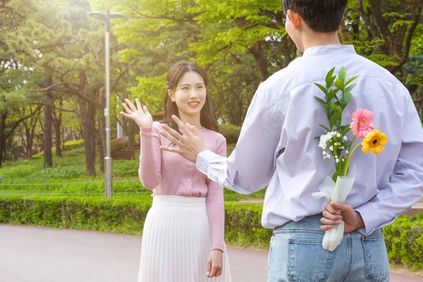 Korean Asian Couple Enjoying Spring Date_Taking Walk — ストック写真