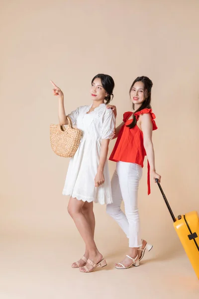 Summer Vacation Trip Friends Concept Series_Korean Beautiful Asian Young Women — Stock Photo, Image