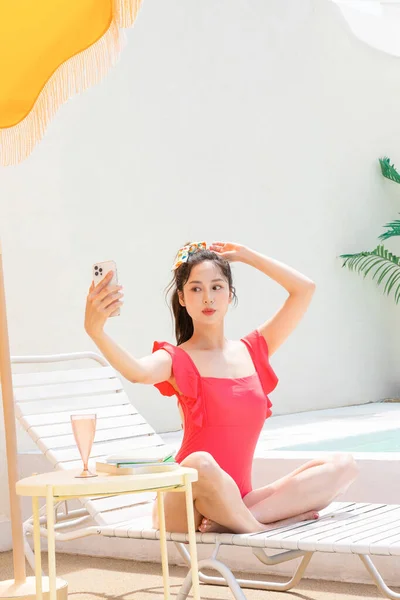 Verão Férias Concept Korean Bela Asiático Jovem Mulher Tomando Selfie — Fotografia de Stock