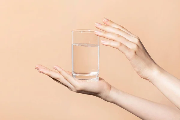 Mãos Beleza Movimento Série Segurando Copo Água — Fotografia de Stock