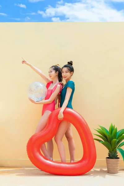 Summer Vacation Trip Friends Concept Series_Korean Beautiful Asian Young Women — Stock Photo, Image