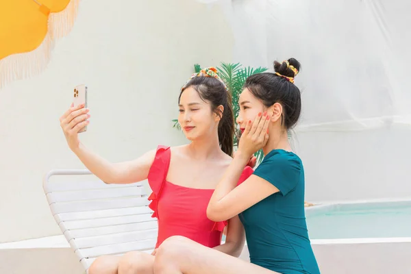 Férias Verão Viagem Com Amigos Conceito Series Korean Bela Asiática — Fotografia de Stock