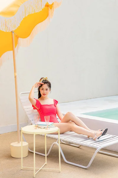 Verão Férias Concept Korean Bela Asiático Jovem Mulher Sentado Ter — Fotografia de Stock