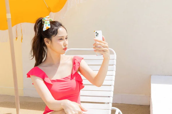 Zomervakantie Concept Korean Mooie Aziatische Jonge Vrouw Het Nemen Van — Stockfoto