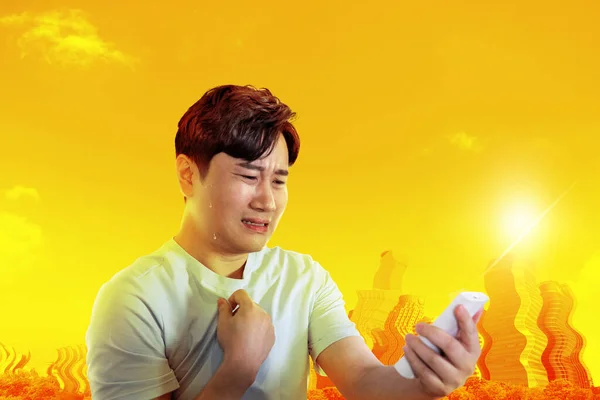 Asyalı Koreli Adam Sıcak Yaz Sıcağından Muzdarip — Stok fotoğraf