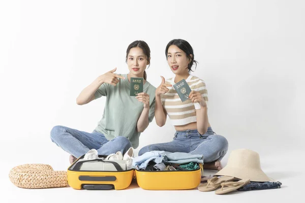 Bonito Coreano Bela Ásia Jovem Mulheres Mostrando Próprio Passaportes Olhando — Fotografia de Stock