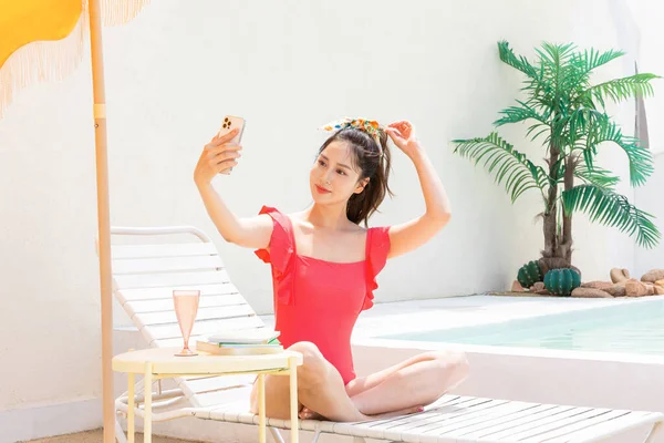 Verão Férias Concept Korean Bela Asiático Jovem Mulher Tomando Selfie — Fotografia de Stock