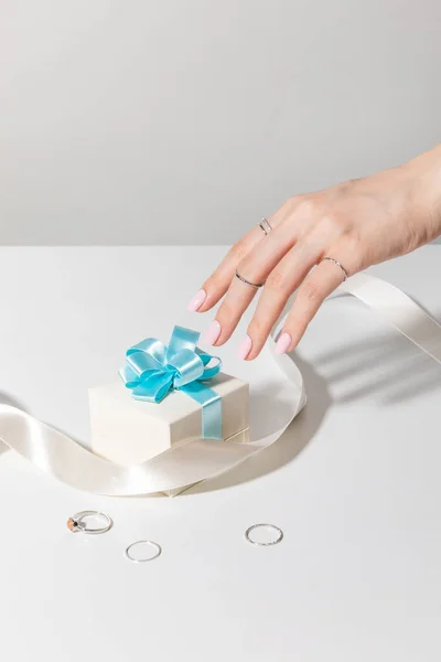 Beauty Hands Motion Series_Holding Gift Box — Stock fotografie