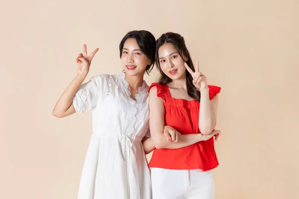 Летняя Поездка Друзьями Концепция Серии Корейских Красивых Азиатских Молодых Женщин — стоковое фото