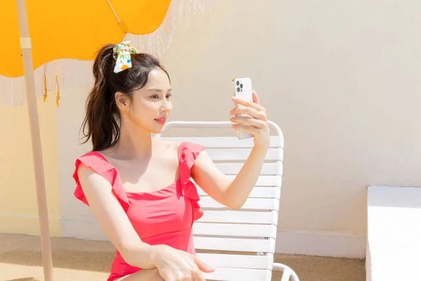 Zomervakantie Concept Korean Mooie Aziatische Jonge Vrouw Het Nemen Van — Stockfoto