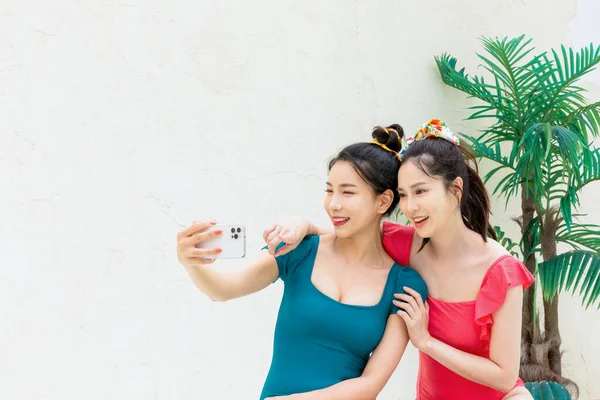 Summer Vacation Trip Friends Concept Series_Korean Beautiful Asian Young Women — Stock Photo, Image