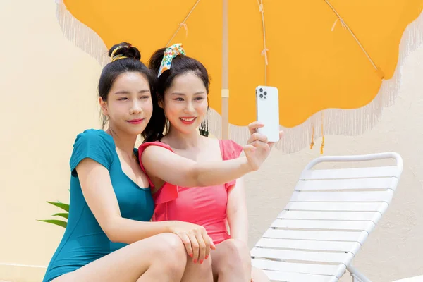 Férias Verão Viagem Com Amigos Conceito Series Korean Bela Asiática — Fotografia de Stock