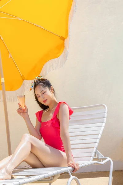Lato Wakacje Concept Koreański Piękne Azji Młoda Kobieta Siedzi Odpocząć — Zdjęcie stockowe