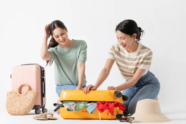 Two Korean Young Women Packing Suitcase Trip Studio — Stock Photo, Image