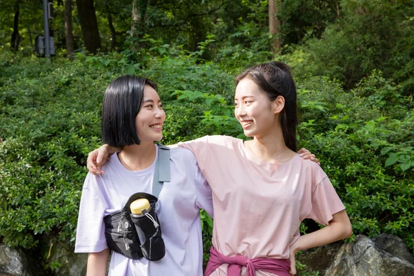 Two Korean Asian Female Friends 20S Hiking Plogging Mountain Smiling — Stock Photo, Image