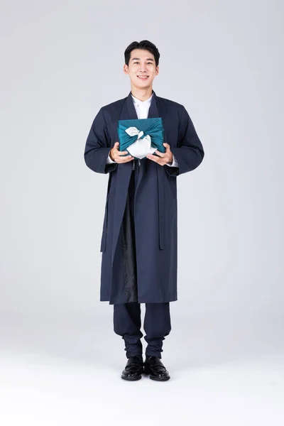 Dobře Vypadající Korejský Mladý Muž 20S Sobě Moderní Hanbok Sobě — Stock fotografie
