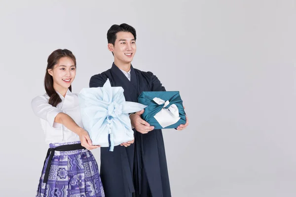 Korejský Pár Mladý Muž Žena Věku Let Sobě Moderní Hanbok — Stock fotografie