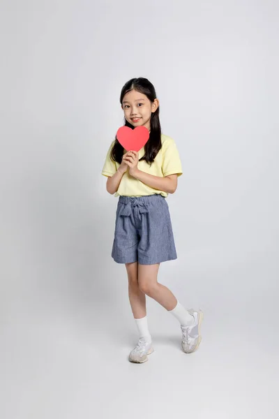 Menina Coreana Vestindo Roupas Ginástica Estúdio Fundo Branco Segurando Painel — Fotografia de Stock