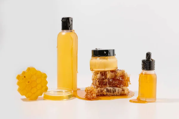 Basic Makeup Made Honey — Stock Photo, Image