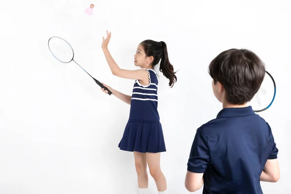 Koreański Chłopiec Dziewczyna Fitness Ćwiczenia Koncepcja Białym Tle Gra Badminton — Zdjęcie stockowe