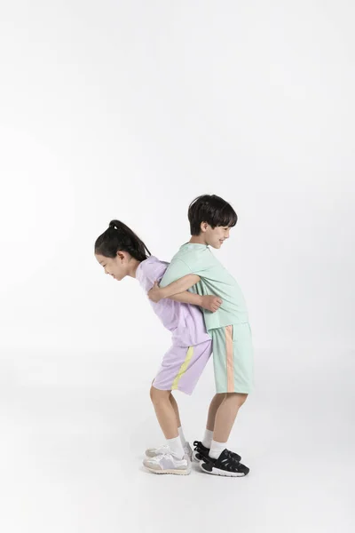 Koreański Chłopiec Dziewczyna Fitness Ćwiczenia Koncepcja Białym Tle Ćwiczenia Przyjaciółmi — Zdjęcie stockowe