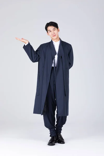 Bonito Coreano Jovem 20S Vestindo Moderno Hanbok Vestindo Hanbok — Fotografia de Stock