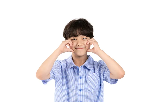 身穿夏季蓝色半袖衬衫的韩国小男孩 背景为白色 手牵手运动 — 图库照片