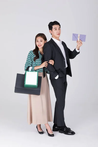 Koreansk Ungt Par Mann Kvinne Moderne Hanbok Med Papirposer Koreansk – stockfoto