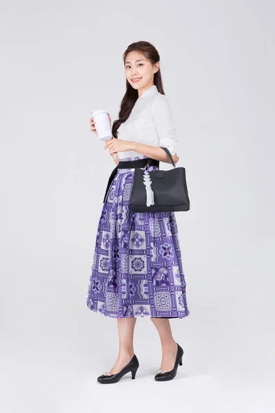 Вродлива Корейка Якій Років Носить Сучасну Hanbok Holidng — стокове фото