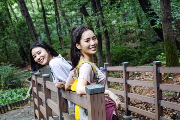 Korean Young Women Hiking Plogging_Resting Rail — Stock Photo, Image
