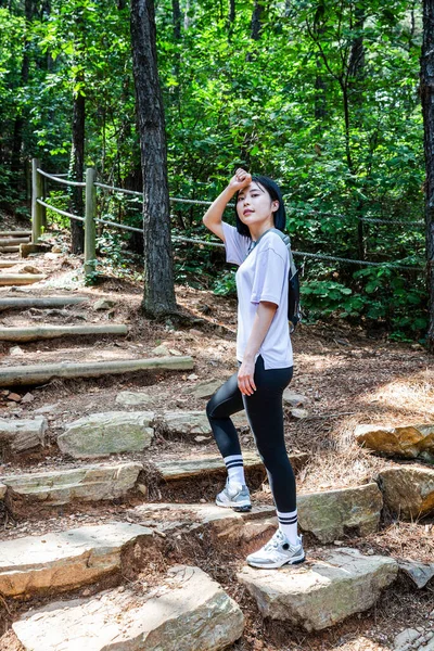 Korean Young Woman Hiking Plogging__Trekking Mountain — Stock Photo, Image