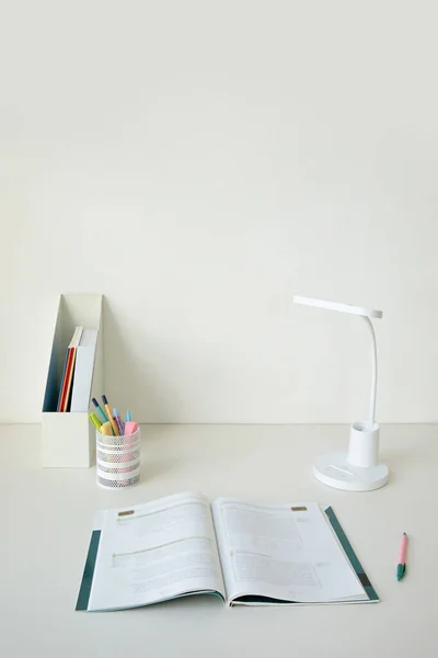 Studieren Hause Schreibtisch Aufbauen Schreibtisch Des Studenten Der Die Hochschulaufnahmeprüfung — Stockfoto