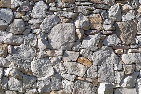 不規則な形をした素朴な石垣 — ストック写真