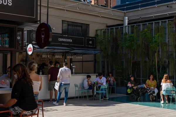 BUENOS AİRES - 28 Şubat 2022. Yemek katındaki market tezgahının terası. İllüstrasyon içeriği.
