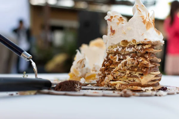 Fotokopi alanı olan bir rogel kekinden arta kalanlar. Partinin son konsepti.