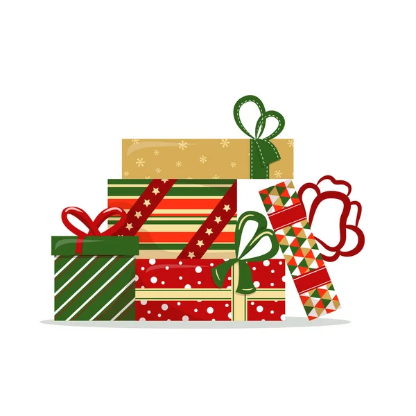 Grande pile de boîtes-cadeaux en papier d'emballage festif avec ruban et nœuds. Différents cadeaux pour les vacances de Noël. Illustration vectorielle plate isolée sur blanc — Image vectorielle