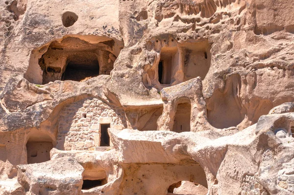 Formes fongiques impressionnantes de grès dans le canyon de Cappadoce — Photo