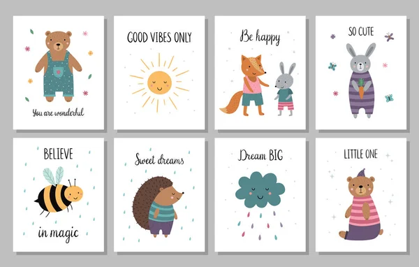 Ładne Plakaty Dla Dzieci Śmieszne Zwierzęta Ubraniach Uśmiechnięte Słońce Chmura — Wektor stockowy