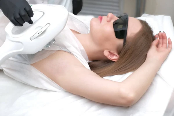Laser Hair Removal Young Girl Specialist Performs Procedure Laser Hair — Stock Photo, Image