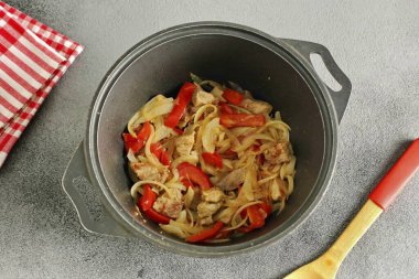 Ara sıra 7-10 dakika karıştır..