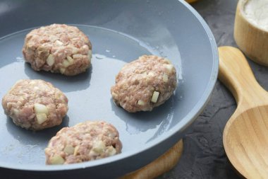 Kör pirzolalar ve yağlı tavalar..